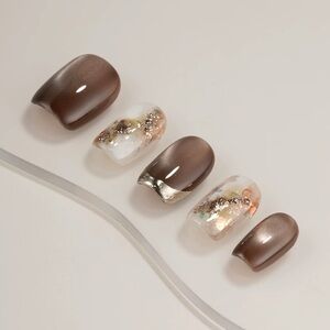 Hand Crafted Press-On Nail Art Set In Size Small